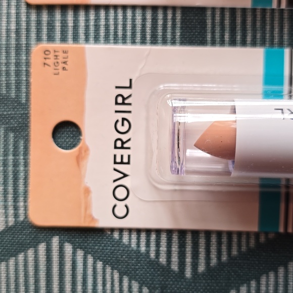 COVERGIRL BRAND WOMEN'S MAKEUP CONCEALER SMOOTHERS  BUNDLE OF 2 - Picture 2 of 8
